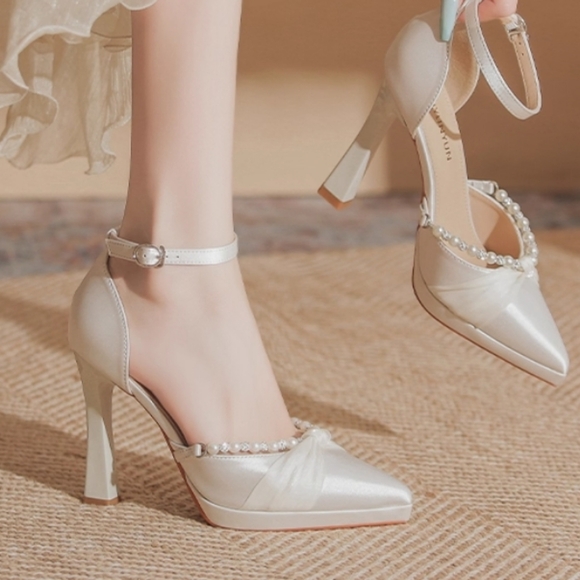 Women Shoes Heels - Picture 3 of 4